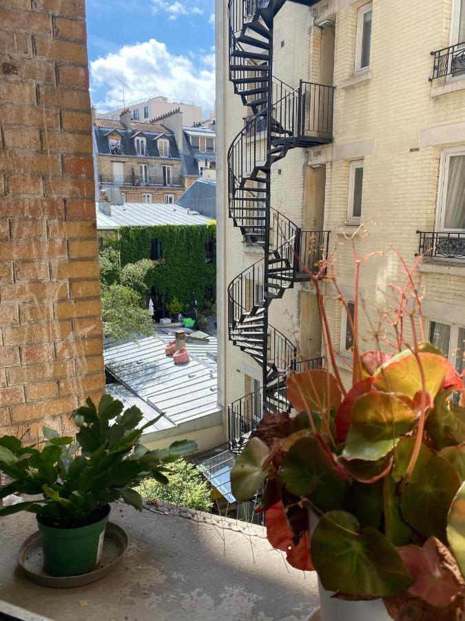 Apartament Grand F2 Avec Vue Sur La Maison De Georges Brassens Paryż Zewnętrze zdjęcie
